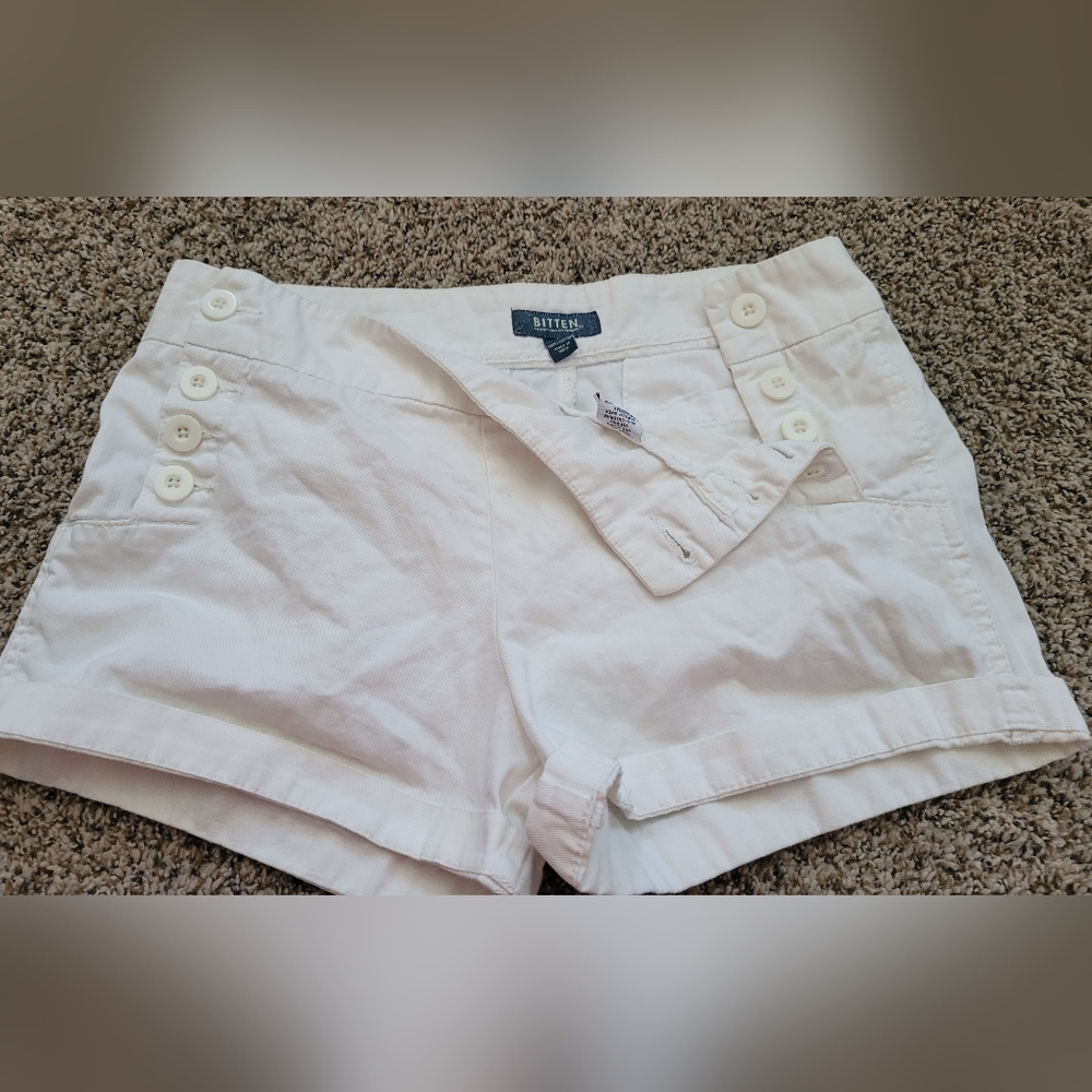 Sarah Jessica Bitten White Shorts size 6